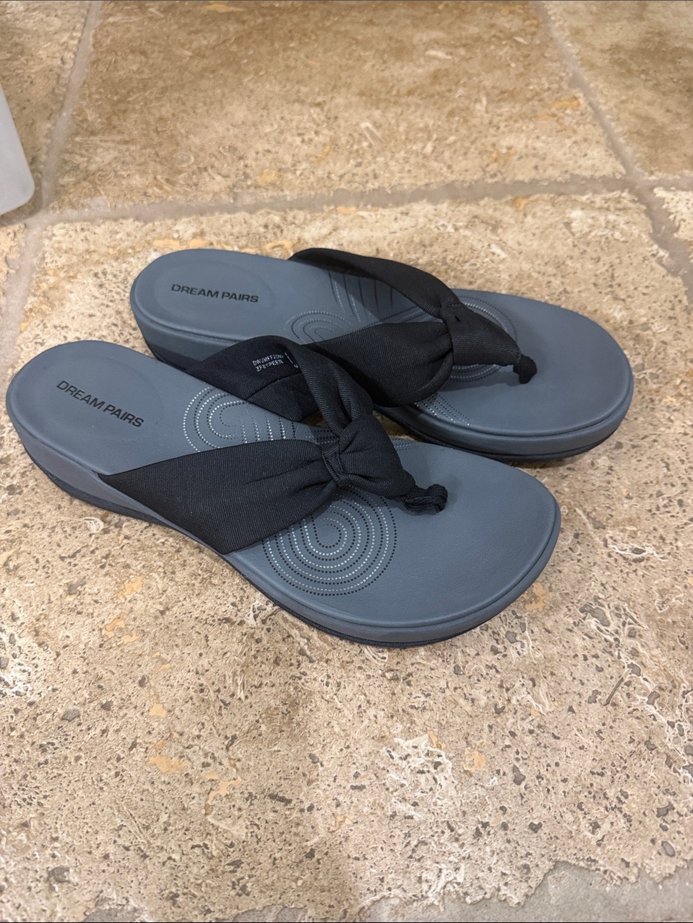 Dream Pairs Black Knotted Thong Sandals with Gray Footbed